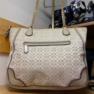COPY - Elegant golden coach bag